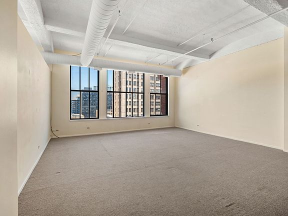 4th image of 633 S Plymouth Ct APT 1206