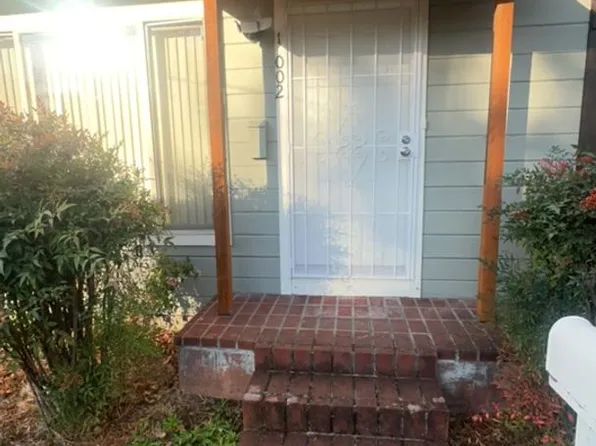 1002 NE 8th St, Grants Pass, OR 97526