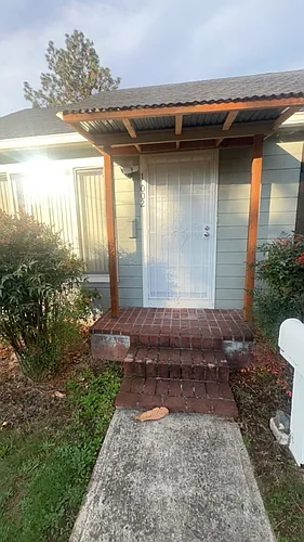 1002 NE 8th St Photo 1