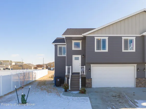 3356 Cody Dr, Dickinson, ND 58601