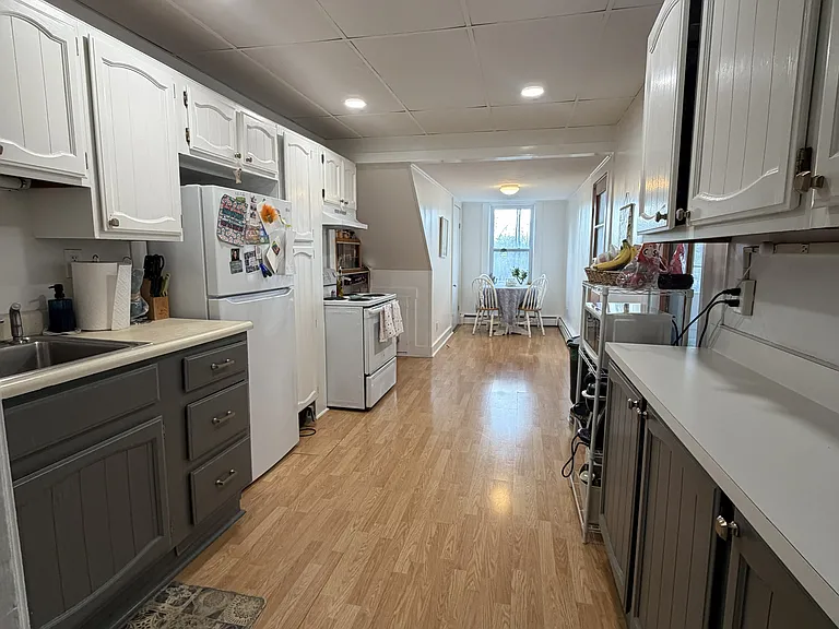 251 Locust St — Photo 3