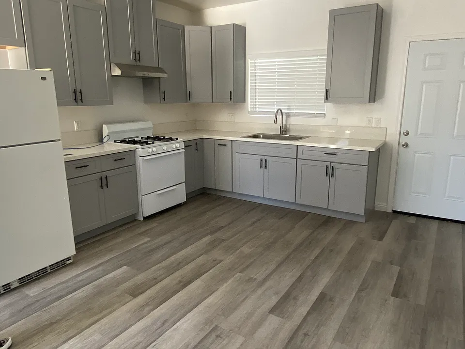 1052 N F St #2