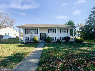 4086 Robin Hood Dr, York, PA 17408