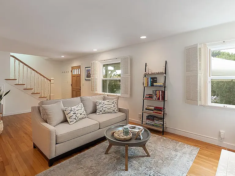 3062 Lucinda Ln — Photo 7