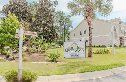 670 Riverwalk Dr Photo 1