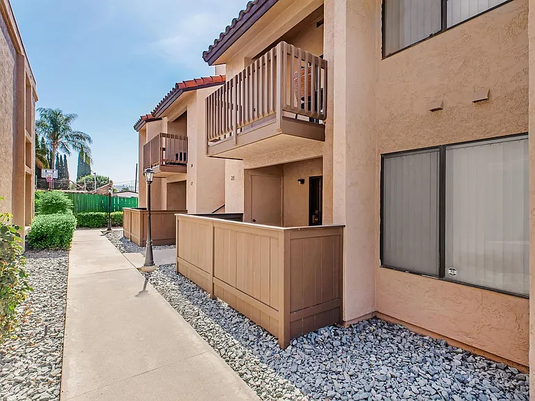 WELCOME TO THE VINE APARTMENTS! — Photo 21