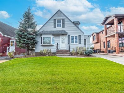 7836 271st Street, New Hyde Park, NY, 11040