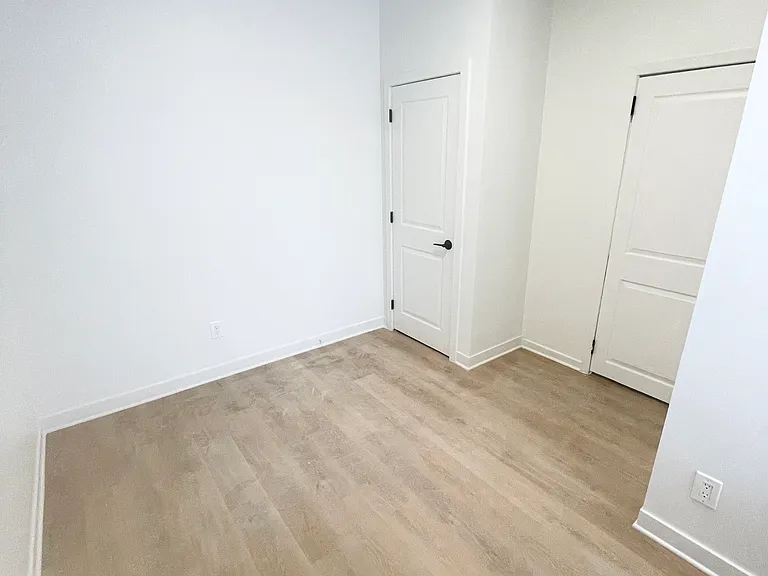 552 Bay St #1 — Photo 10