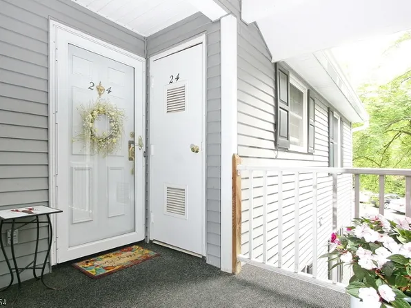 24 Countryside Dr, Basking Ridge, NJ 07920