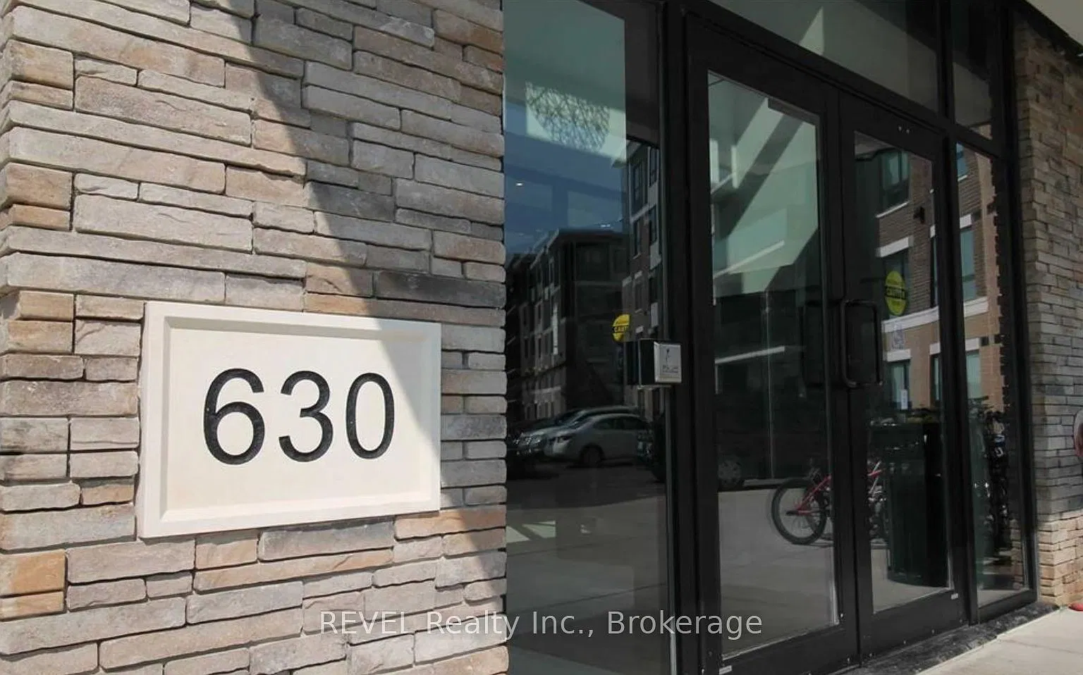 630 Sauve St — Photo 2