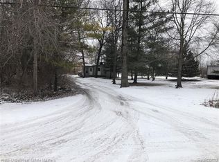 3399 Carrigan Rd, Fort Gratiot, MI 48059