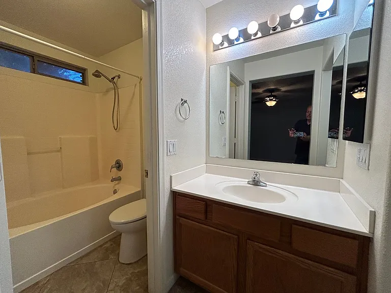 11418 W Cambridge Ave — Photo 17
