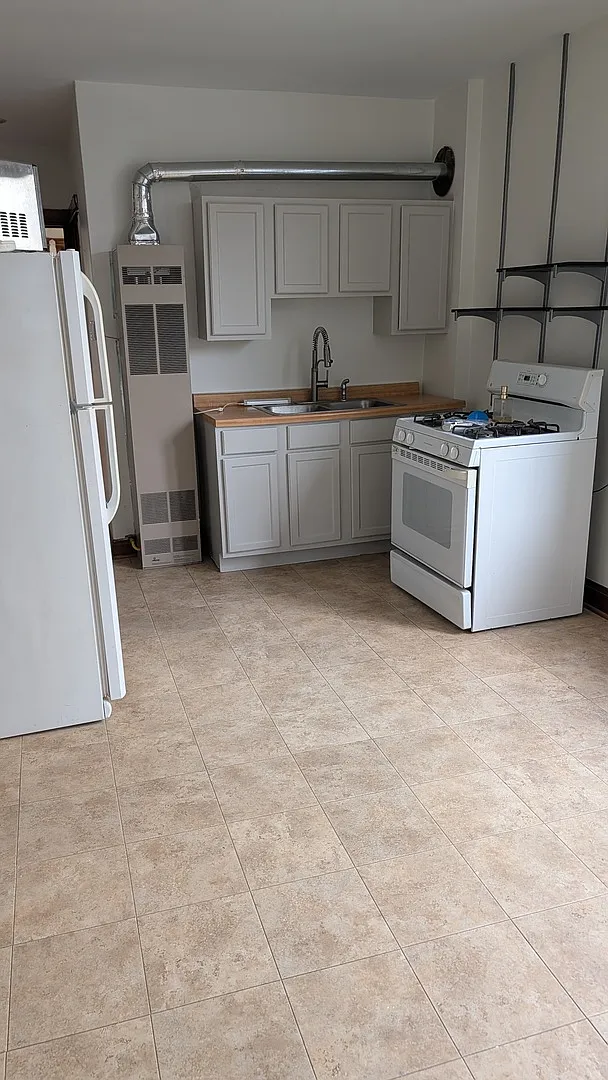 2 bed, 1200 sqft, $1,800 — Photo 2