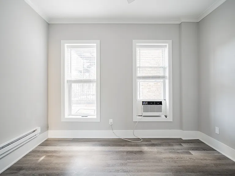 1472 W Erie Street — Photo 11