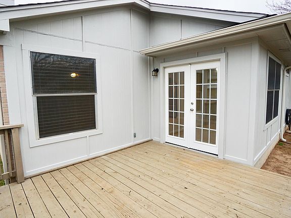 3rd image of 2211 Larston Ln