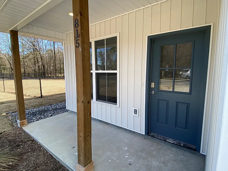 815 Brookside Dr — Photo 2