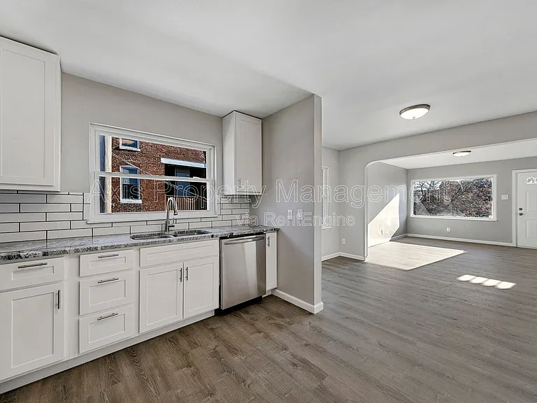 905 Russell Blvd — Photo 14