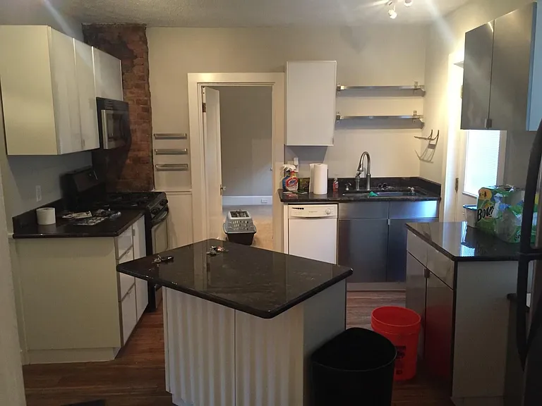 835 Starkweather Ave — Photo 5