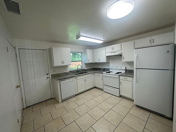 4th image of 244 Orchard St APT 4