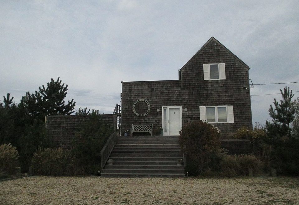 1st image of 2087 Montauk Hwy