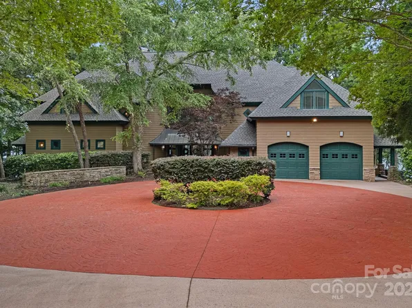 145 Hunters Pointe Ln, Mooresville, NC 28117