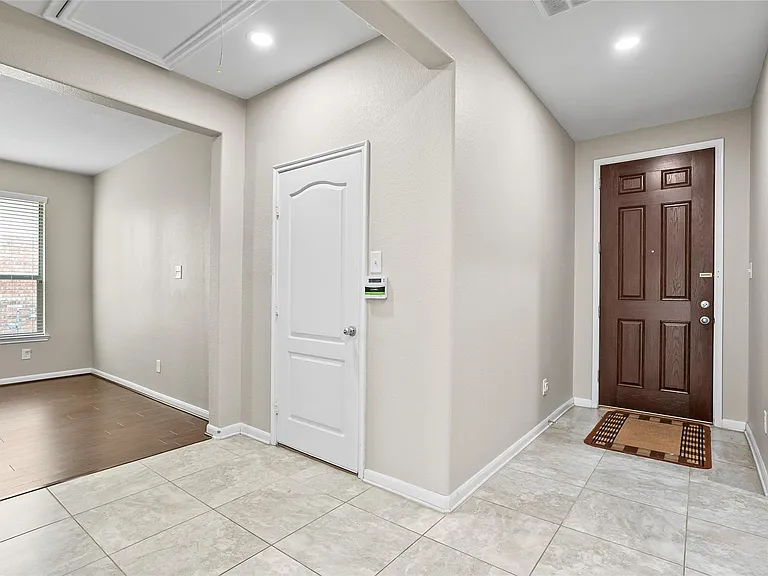 6530 Bayliss Valley Ln — Photo 4