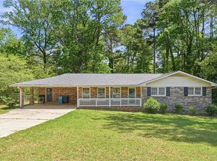 886 Oakhill Ct, Stone Mountain, GA 30087