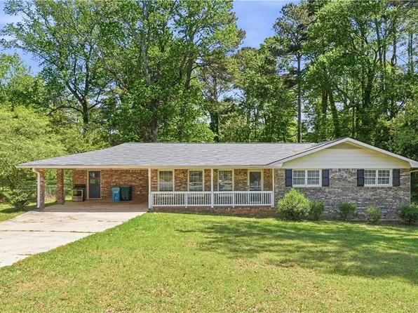 886 Oakhill Ct, Stone Mountain, GA 30087