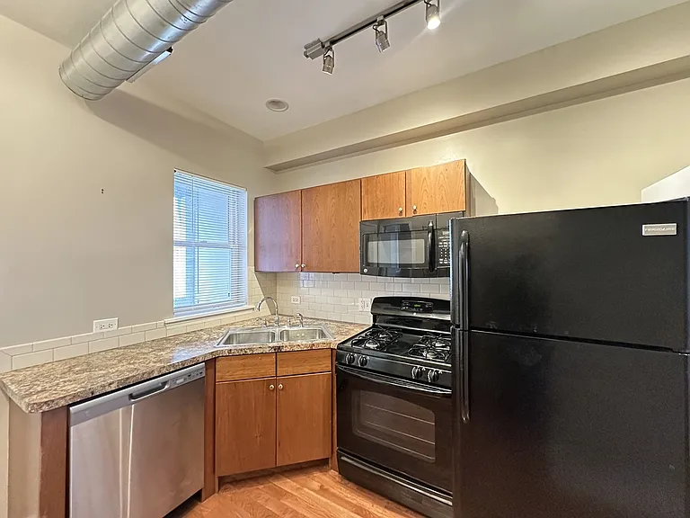 674 N Orleans St #3 — Photo 2
