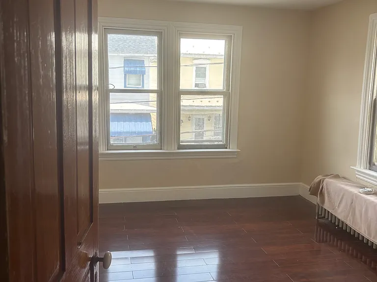 221 East St — Photo 12