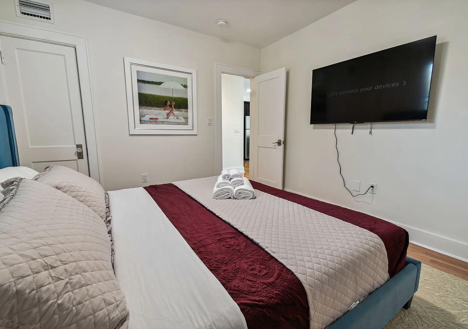 Top Floor | Sun Filled +Jacuzzi+Downtown | Pets Ok — Photo 3