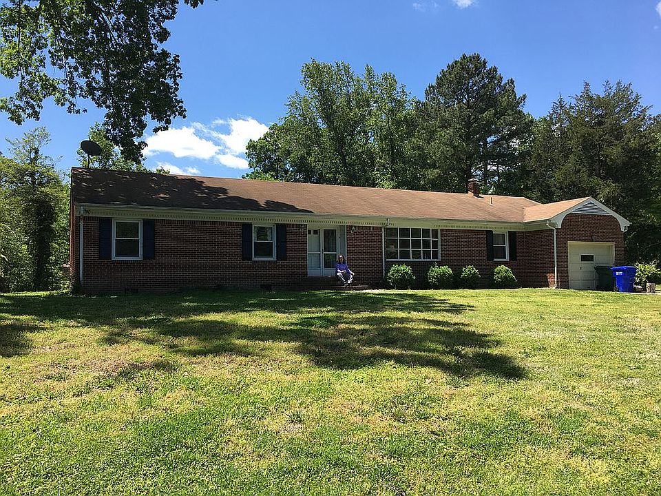 2nd image of 2909 Pinewood Cir