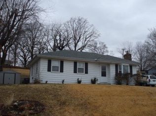 1201 S 10th St, Atchison, KS 66002