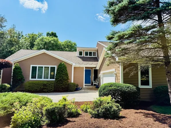 54 Shoreline Dr, Ware, MA 01082