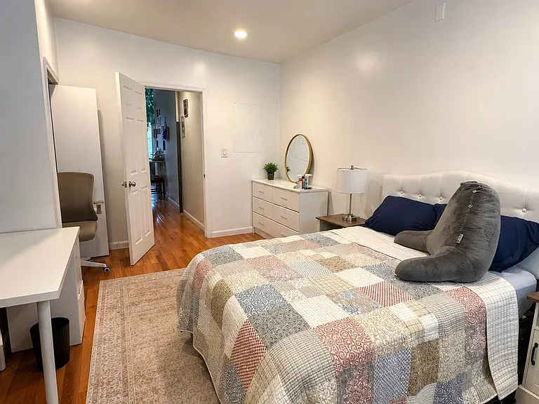 150 E Broadway #2B — Photo 1