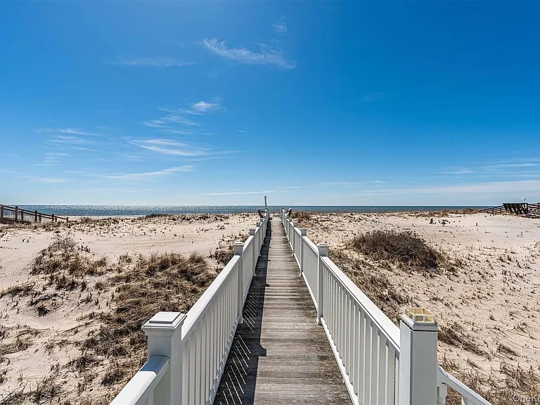 953B Dune Rd — Photo 2