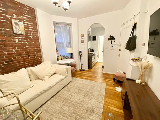 Rented by J PRESTON AND ASSOCIATES INC | media 9