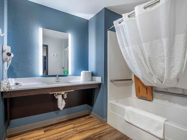 Studio Suite - 1 Queen Bed