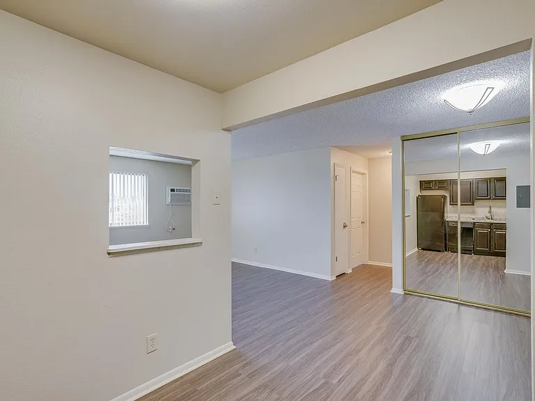 Woodridge Apartments — Photo 41