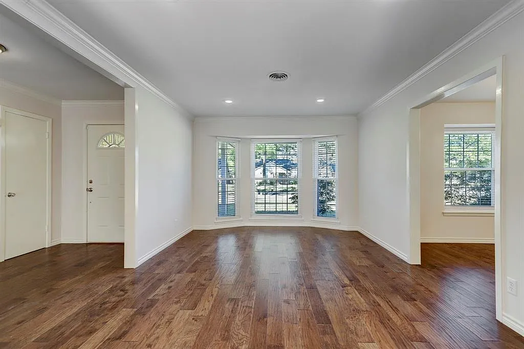 4 bed, 2.0 bath, 2094 sqft, $2,700 — Photo 2