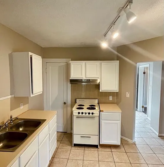 140 W State Rd #B — Photo 2