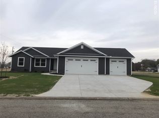 105 N 1st St, Colona, IL 61241