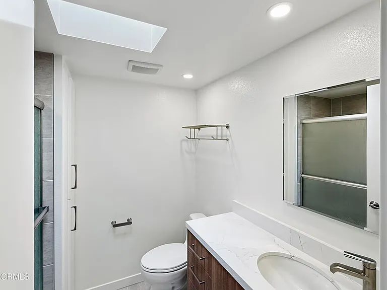 61B Redwood Ave — Photo 27