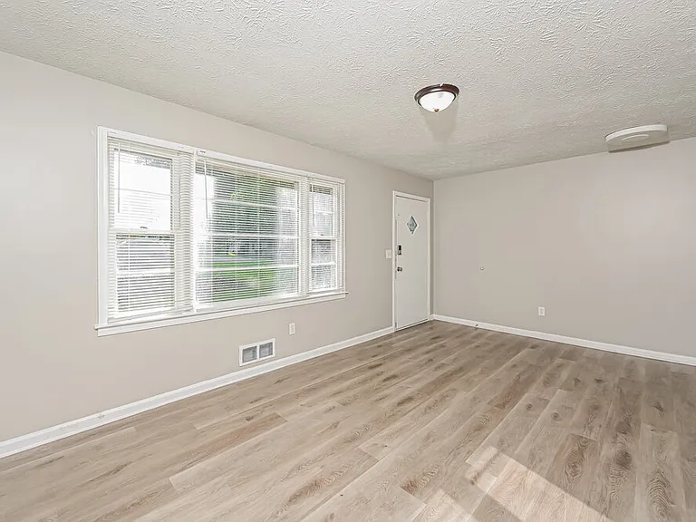 355 Arcadia Pl — Photo 3