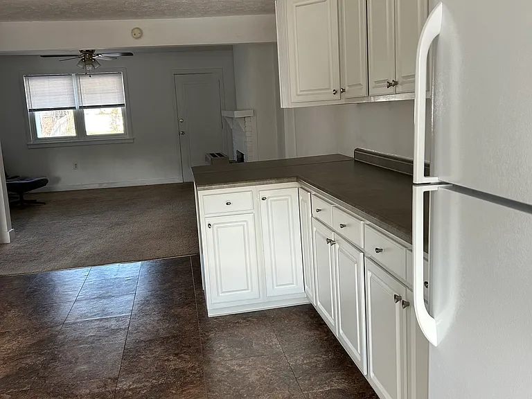 1430 Muldowney Ave — Photo 9
