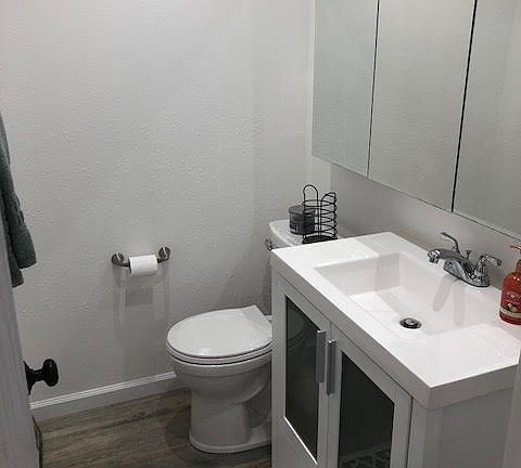 5th image of 4101 Lake Blvd