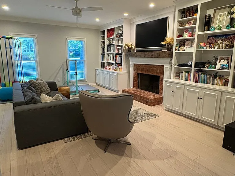 5 Saint Thomas Ct — Photo 3