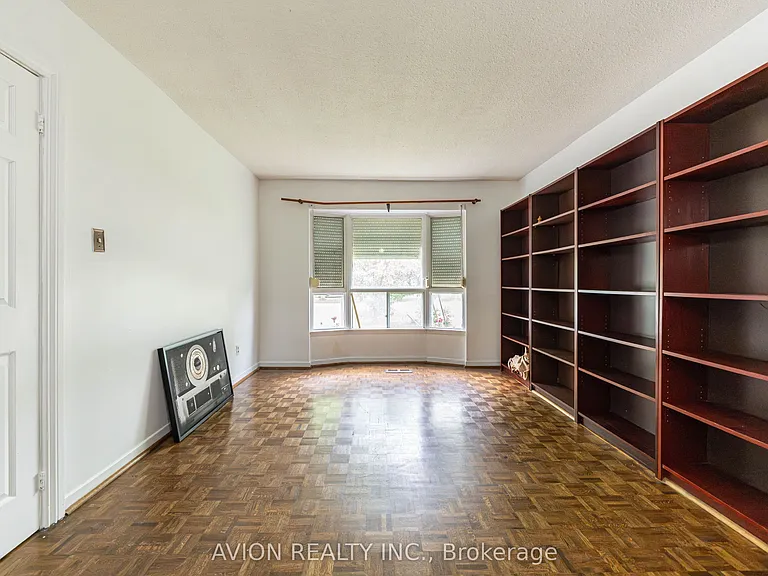 241 Weldrick Rd W — Photo 6