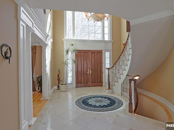 4th image of 19 Academy Ln