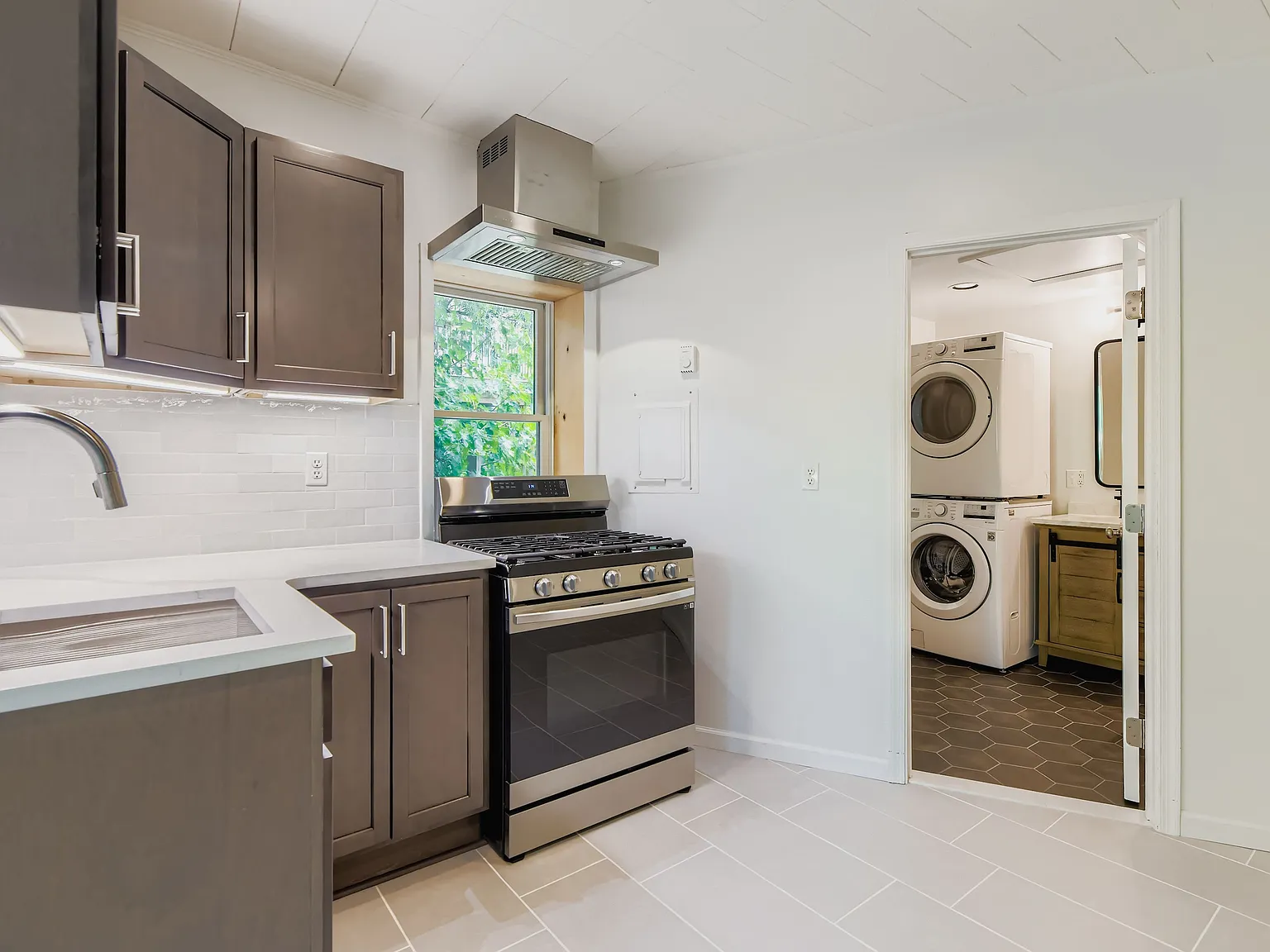 1 bed, 700 sqft, $1,500 — Photo 2